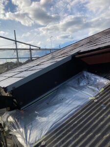 岡山県浅口郡里庄町　板金工事　屋根・破風の釘打ち直し (2)