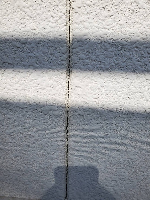 岡山県笠岡市　T様邸　屋根塗装・外壁塗装　施工前の状態　高圧洗浄の様子 (1)