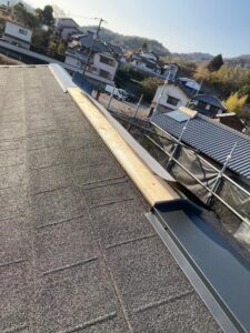 岡山県浅口市　屋根カバー工法(屋根重ね葺き工事)　ジンカリウム鋼板 (2)