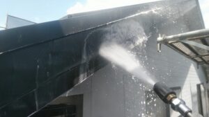 広島県福山市　O様邸　屋根塗装・外壁塗装　塗装工事に必要な高圧洗浄 (4)