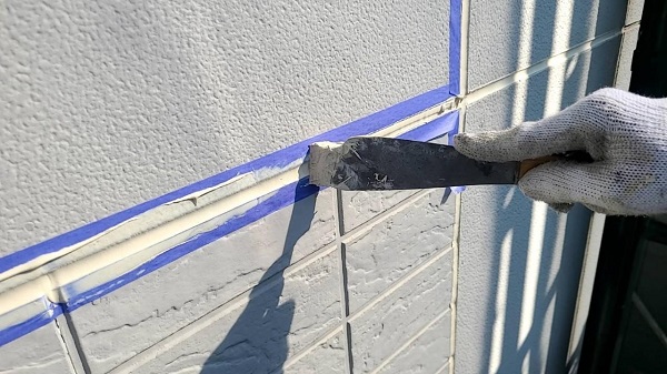 広島県福山市　O様邸　屋根塗装・外壁塗装　シーリング(コーキング)打ち替え工事の工程 (3)