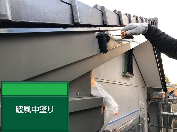 広島県福山市・T様邸　外壁塗装　鼻隠し・破風板の塗装の様子 (1)