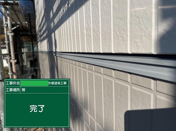 岡山県笠岡市・アパート　外壁塗装　細い帯板の塗装 (1)