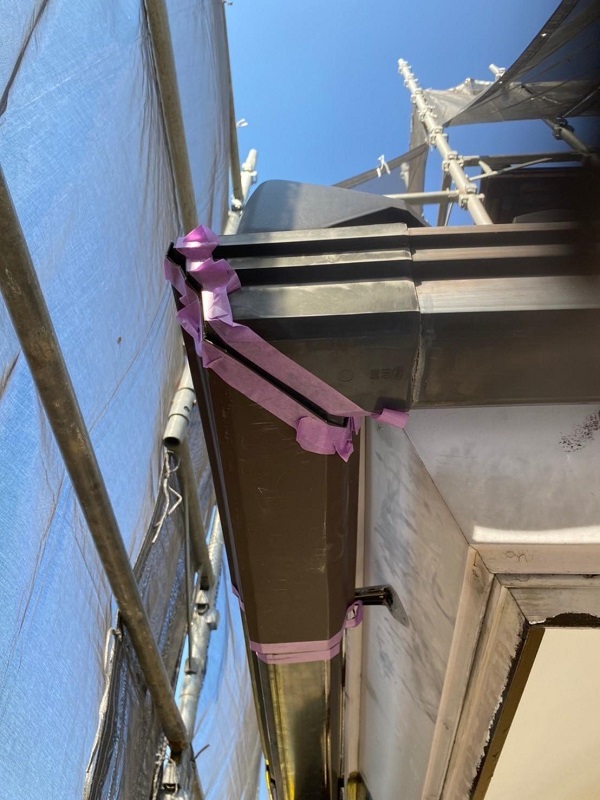 広島県福山市・T様　外壁塗装　雨樋のシーリング工事～塗装の様子 (4)