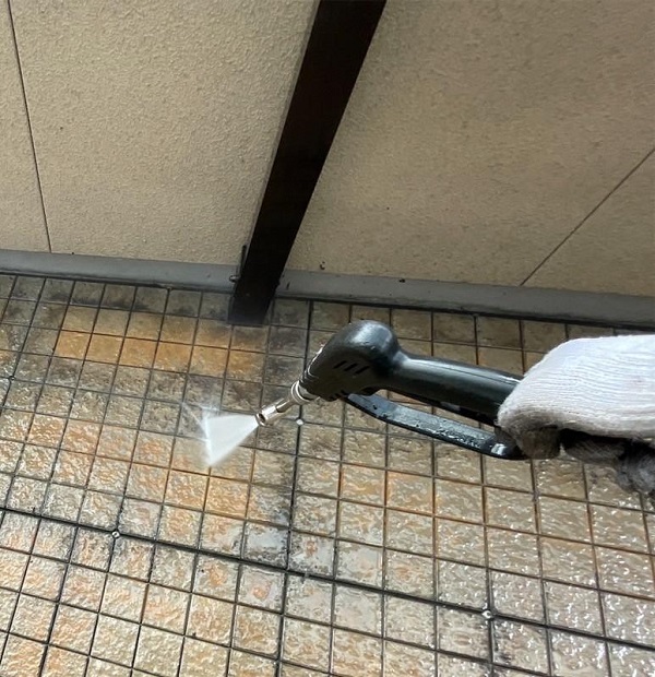 岡山県笠岡市・H様　外壁塗装・付帯部塗装　水洗い施工状況 (2)