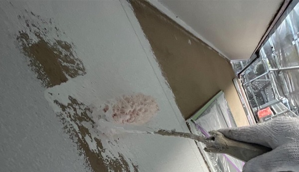 岡山県笠岡市・H様　外壁塗装・付帯部塗装　カーポート清掃、外壁下塗り (3)