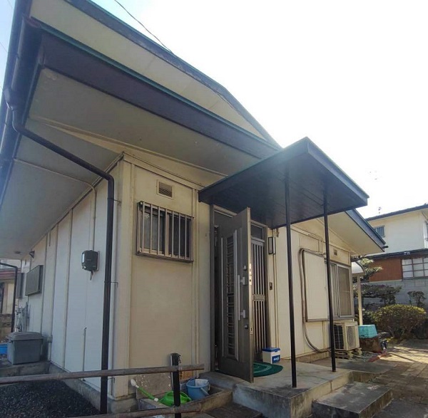 広島県福山市・K様邸　屋根塗装・外壁塗装　施工前の状態・足場設置・飛散防止ネット (2)