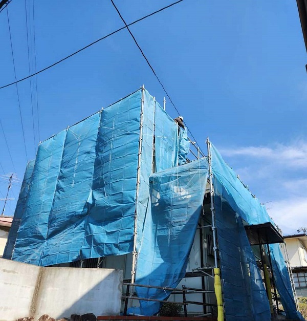 広島県福山市・K様邸　屋根塗装・外壁塗装　施工前の状態・足場設置・飛散防止ネット (4)