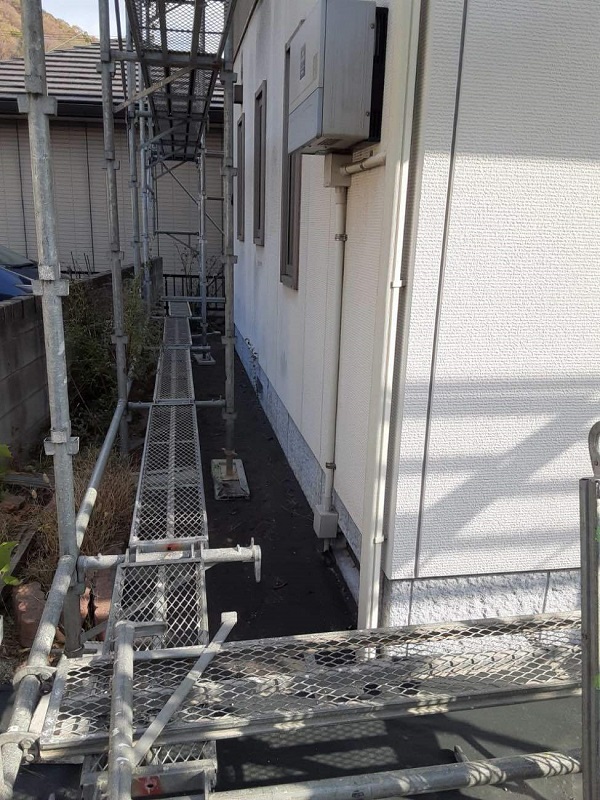 高所での作業は足場設置で安全に、質の高い工事を！外壁塗装・屋根塗装(岡山県笠岡市・T様邸) (3)