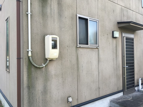 広島県福山市・T様邸　外壁塗装の無料診断　汚れ、カビ、ひび割れ (3)
