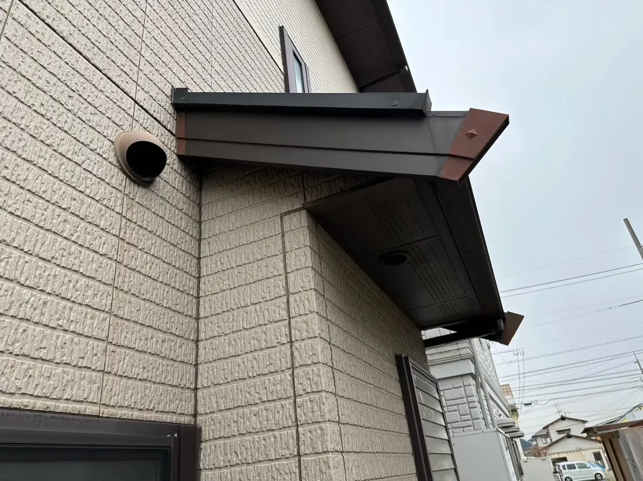 劣化した庇・色褪せた軒天の塗装をご提案しました（岡山県笠岡市