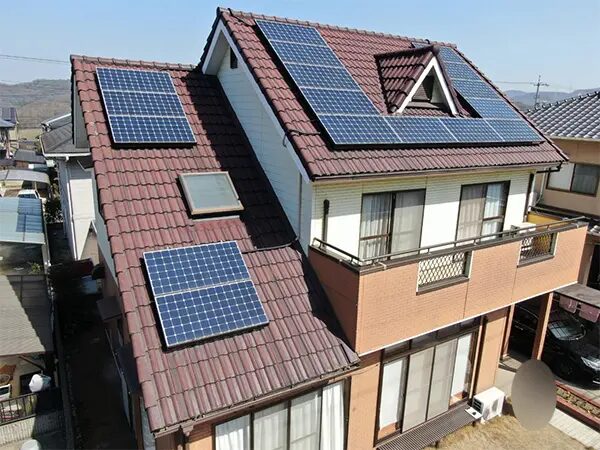 福山市 瓦屋根 ソーラーパネル

