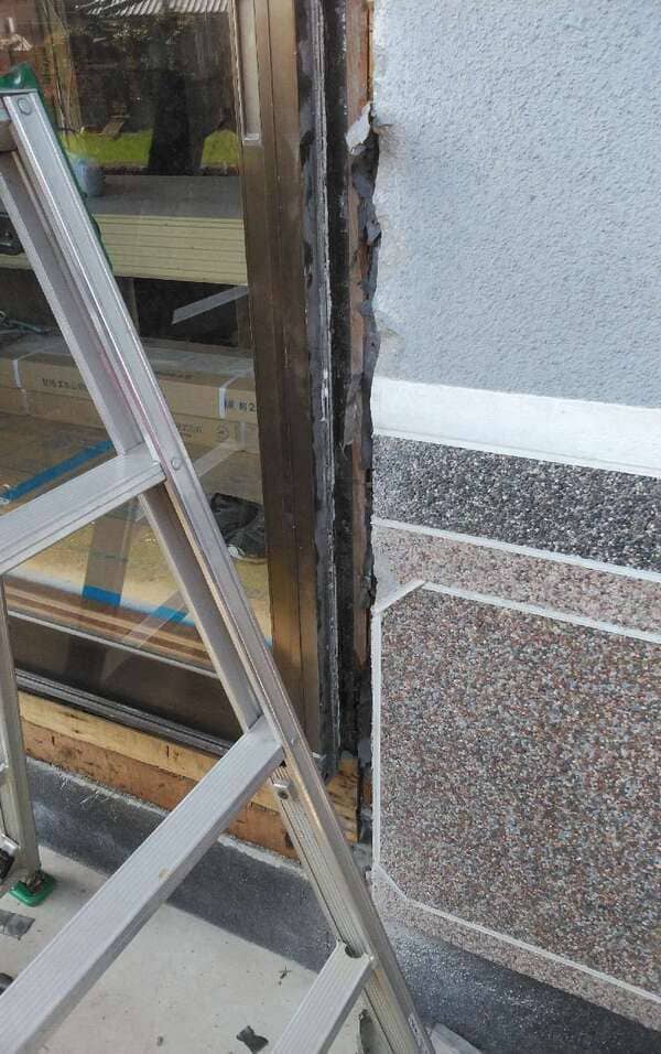 広島県福山市_外壁塗装_外壁工事_窓枠外し_コーキング材