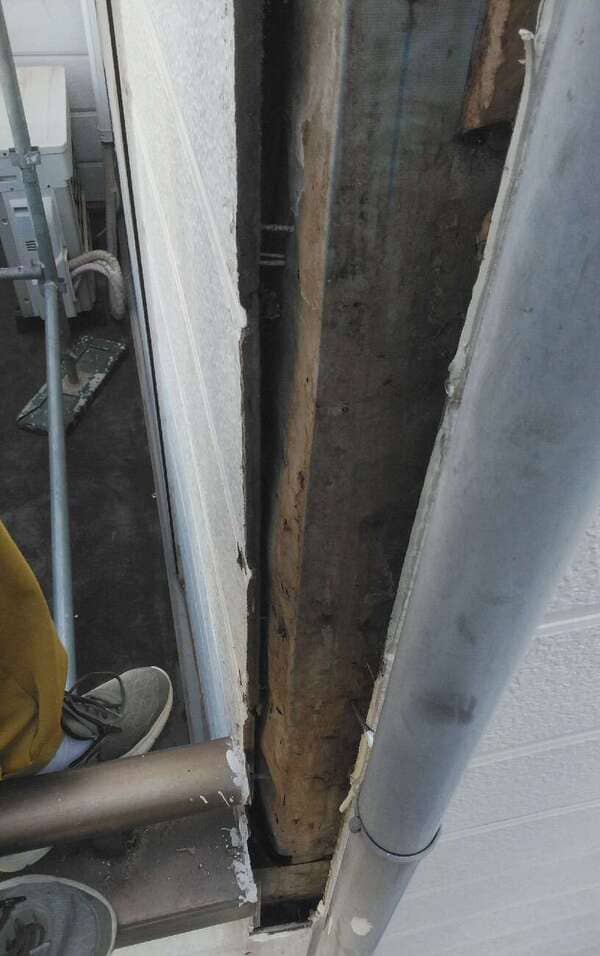 岡山県笠原市_外壁塗装_角施工前