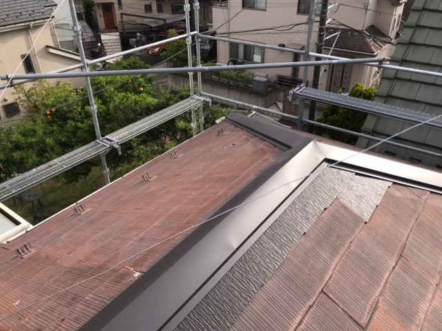 浅口市 屋根板金 浮いてる