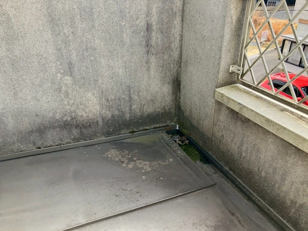 A様邸 ベランダ隅